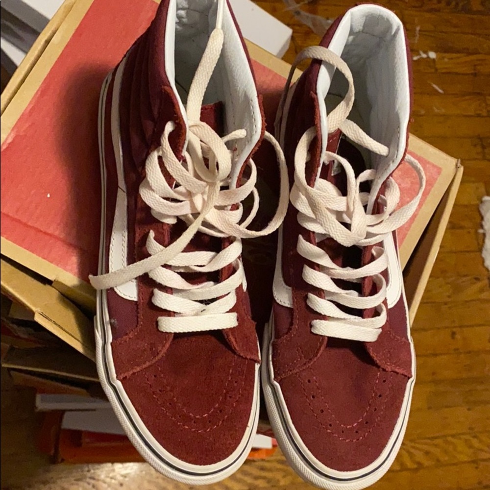 Burgundy vans - Picture 2 of 5